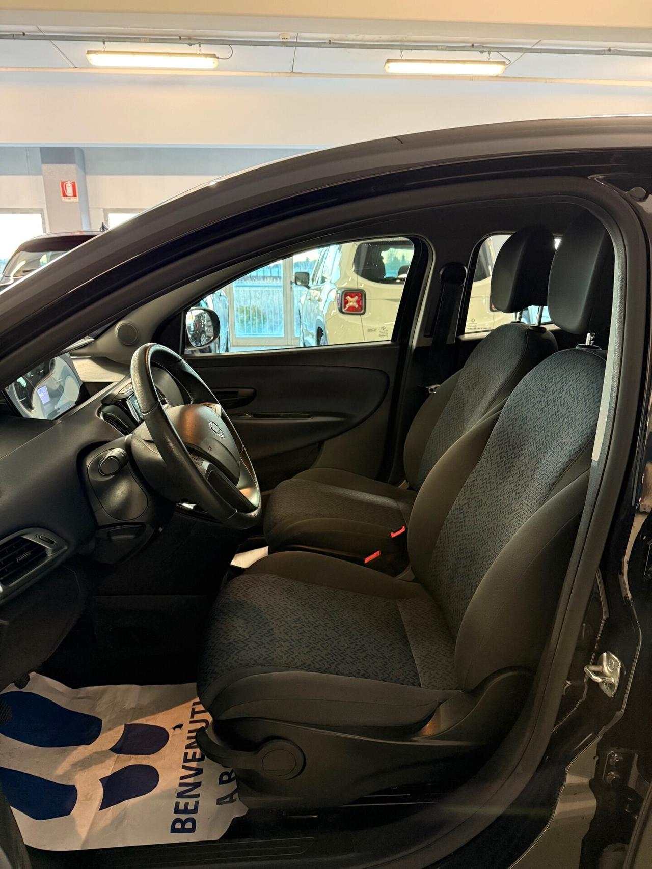 Lancia Ypsilon 1.0 FireFly 5 porte S&S Hybrid Gold