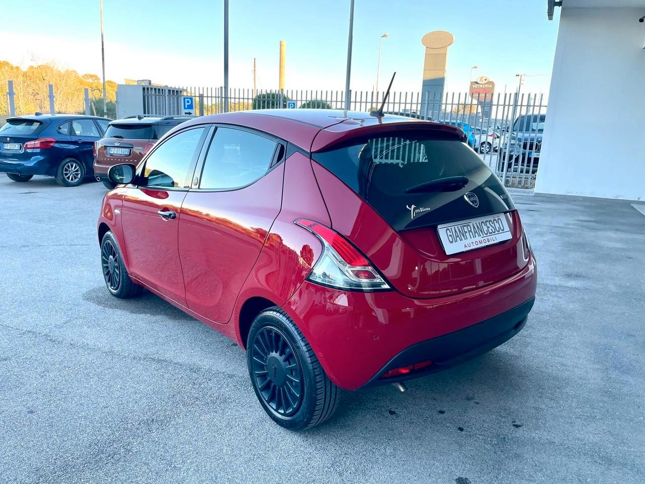 Lancia Ypsilon 1.0 FireFly Hybrid Ecochic Silver