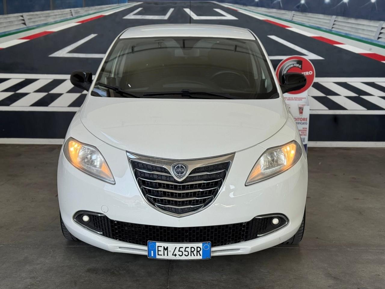 Lancia Ypsilon 1.3 MJT 16V 95 CV 5 OK NEOPATENTATI