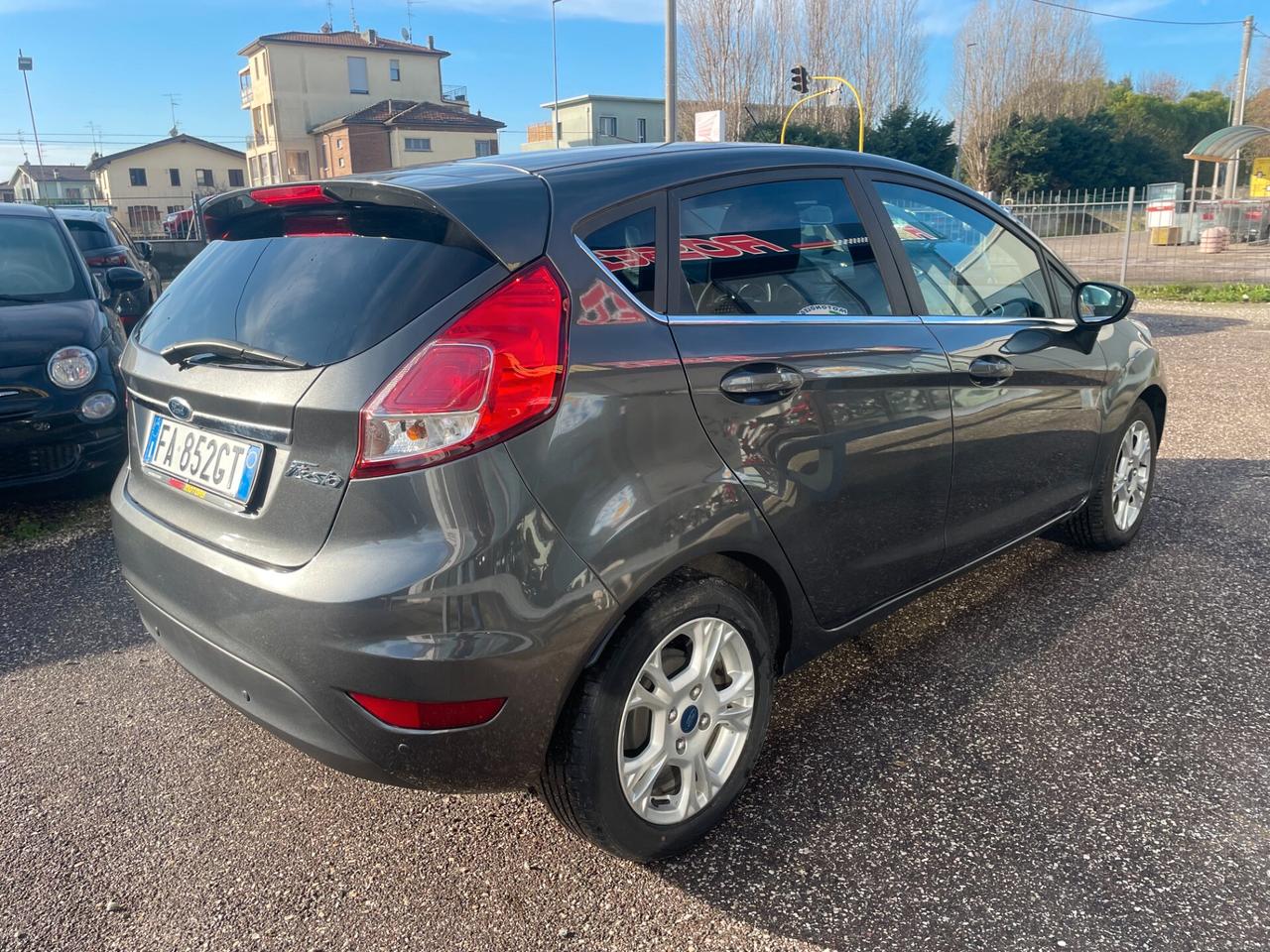 Ford Fiesta 1.5 TDCi 75CV 5PTitanium NEOPATENTATI