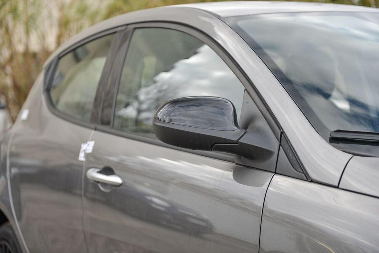 LANCIA Ypsilon III 2021 - Ypsilon 1.0 firefly hybrid Silver s&s 70cv