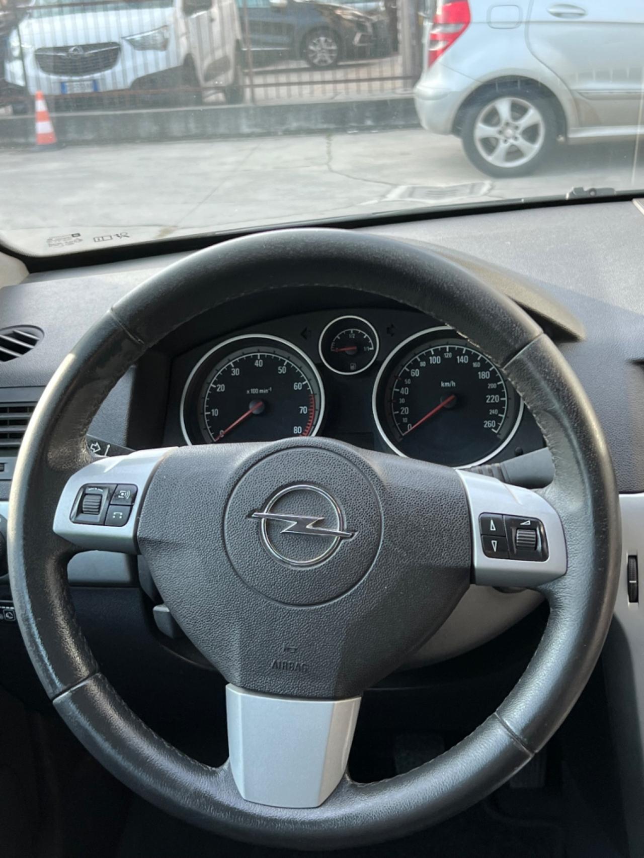 Opel Astra GTC 1.4 EDITION GPL 90cv - NEOPATENTATI