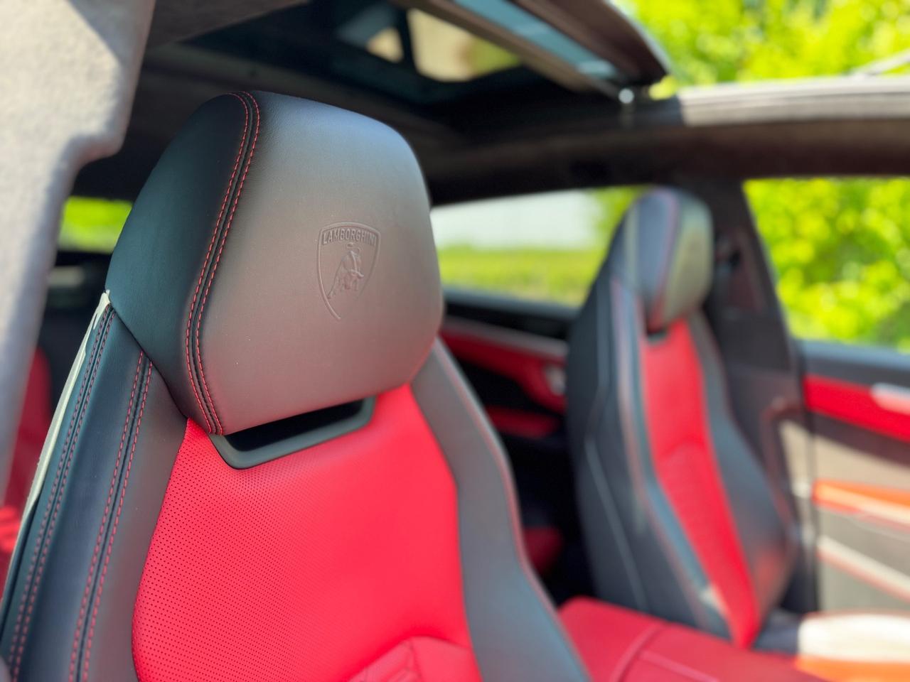 Lamborghini Urus 4.0 V8 650cv Total Black Permute