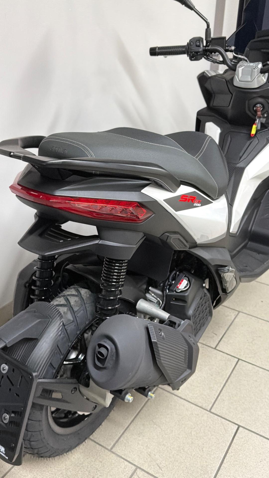 Aprilia SR GT 200