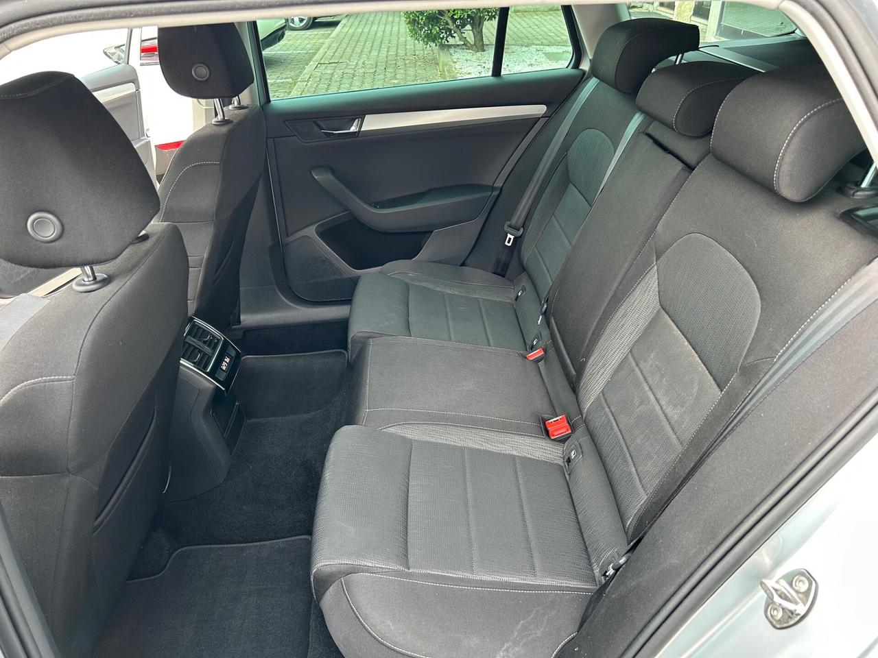 Skoda Superb Wagon 2.0 tdi 4x4 190cv dsg GRANDINATA