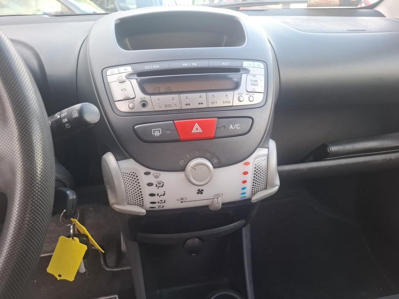 Toyota Aygo 1.0 12V VVT-i 5 porte Cool Soda Connect
