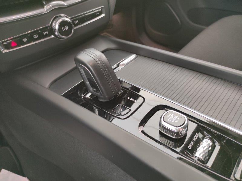 VOLVO XC60 B4 (d) AWD Geartronic Business Plus