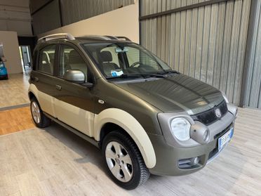 Fiat Panda Cross 4x4 con bloccaggio differenziale