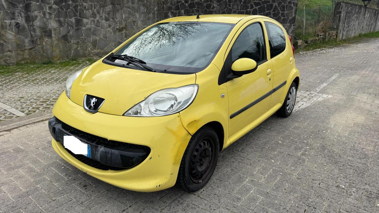 Peugeot 107 5 Porte 107 5p 1.0 12v Sweet Years ok neopatentati