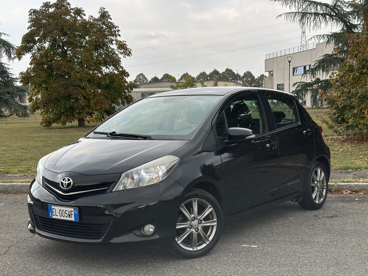 Toyota Yaris 1.3 Lounge (110.000KM!!) PREZZO 8490€