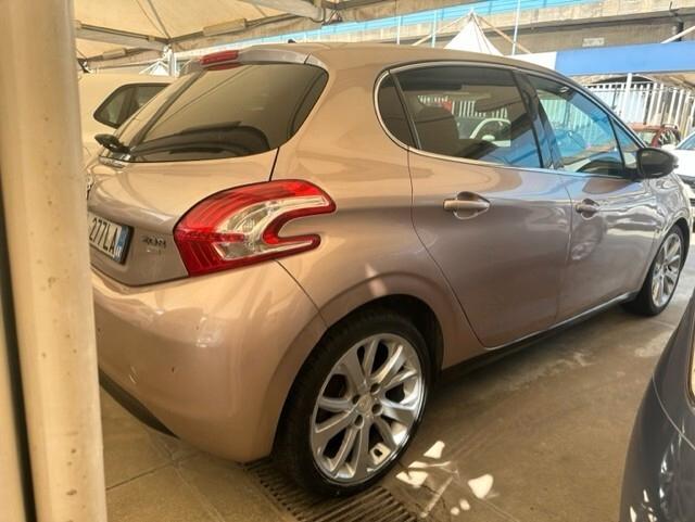 PEUGEOT 208 DIESEL FULL OPTIONAL NAVIGATORE...