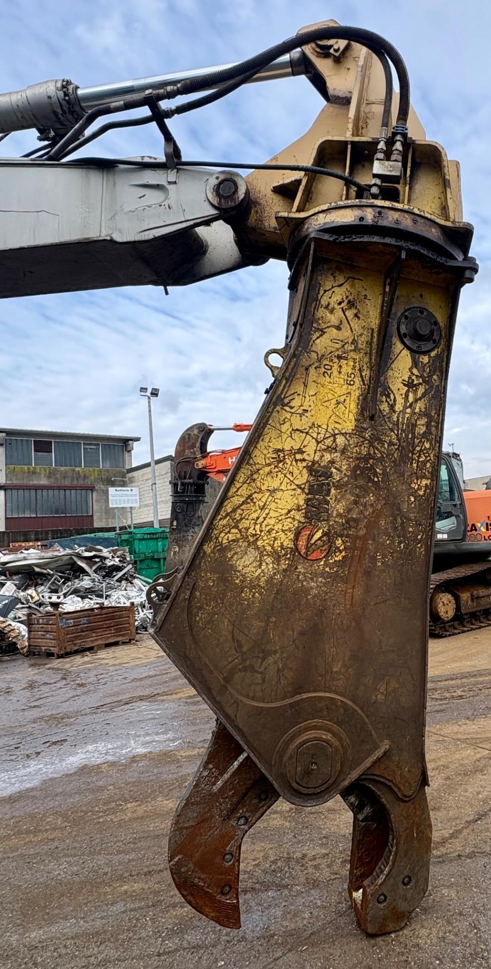 Escavatore VOLVO EC240 + cesoia per rottami