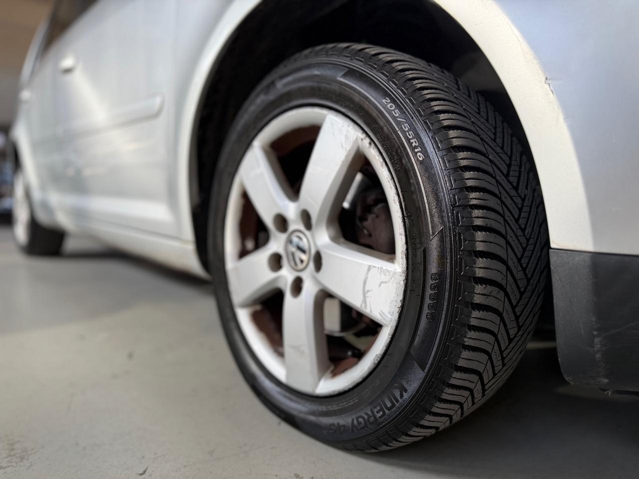 Volkswagen Touran 2.0 16V TDI DSG Highline