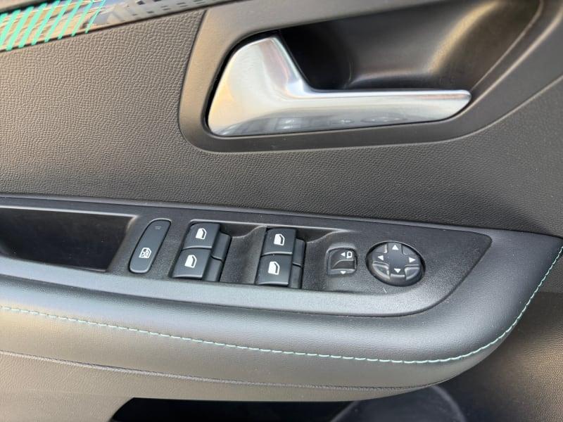 PEUGEOT 208 PURETECH 100 STOP&START EA