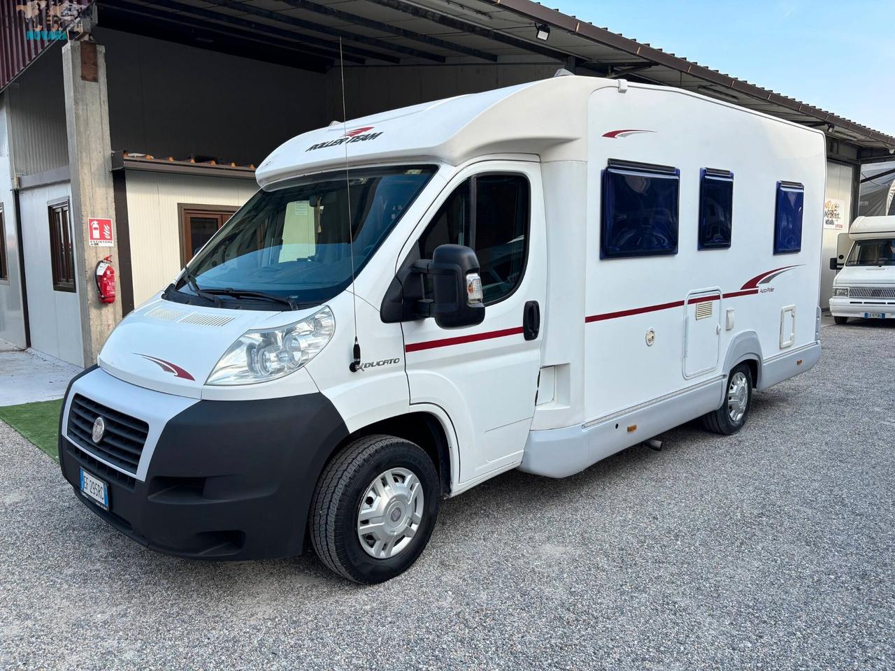 ROLLER TEAM AUTO-ROLLER A F700 P - Semintegrale con letto alla francese in coda
