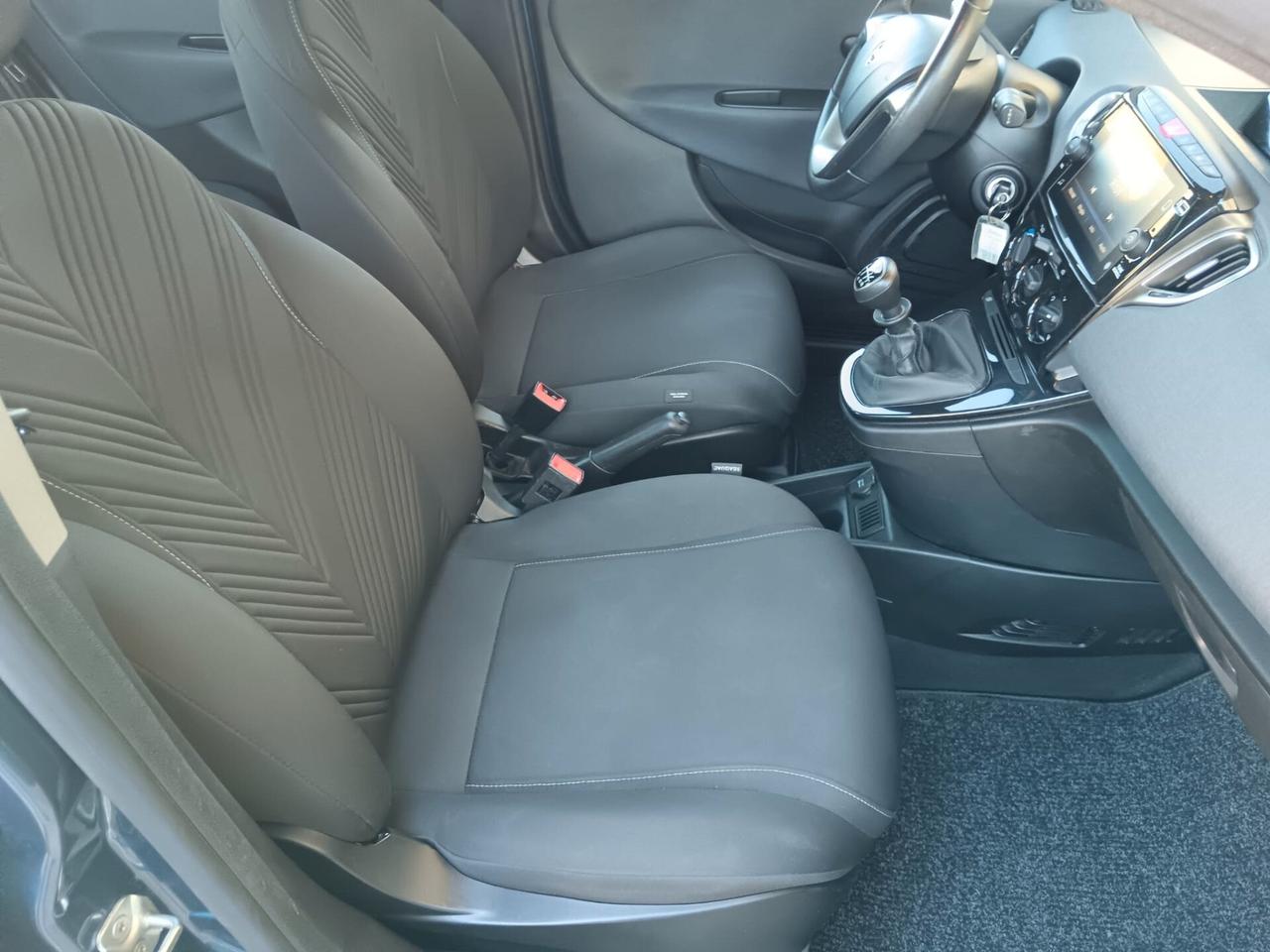 Lancia Ypsilon 1.0 FireFly 5 porte S&S Hybrid Gold