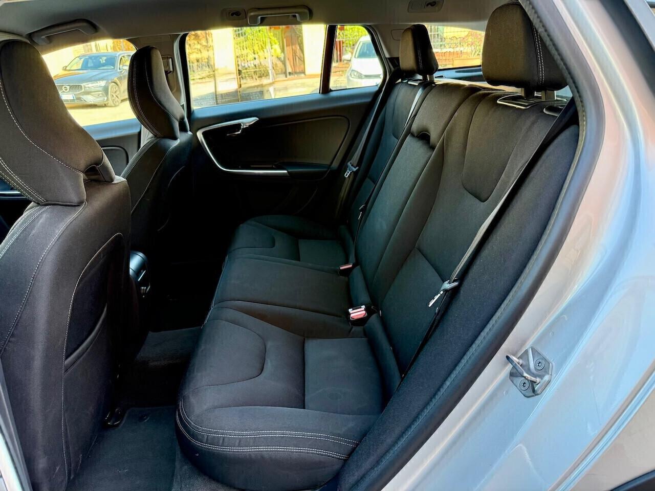 Volvo V60 Cross Country D4 Geartronic Business