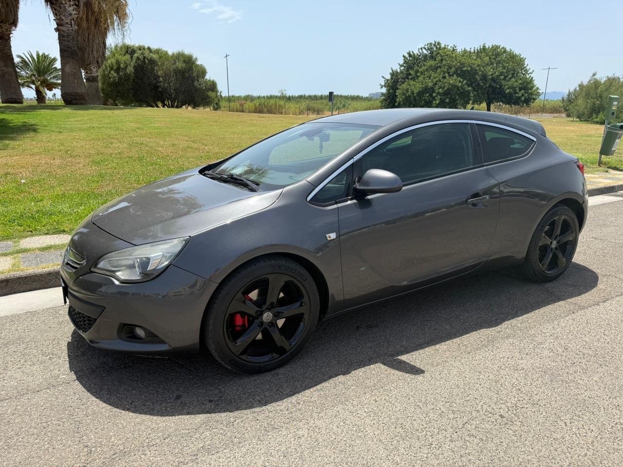 Opel Astra 2.0 CDTI 165CV - Navi-Cerchi 19