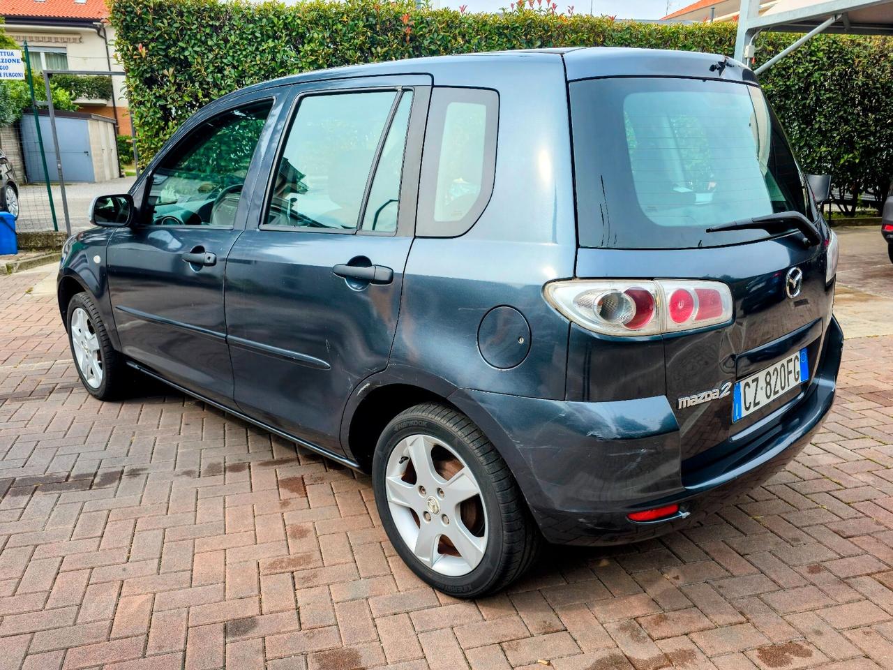 Mazda 2