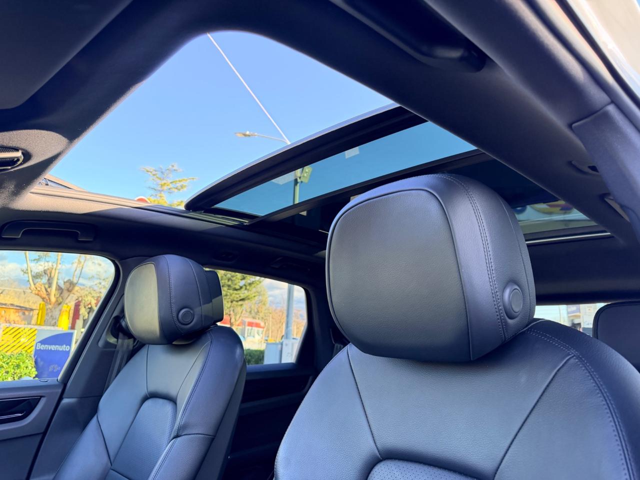 Porsche Cayenne 3.0 V6 white edition tetto apr