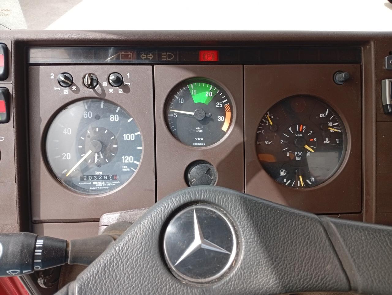 Mercedes Benz cassonato con Gru Effer