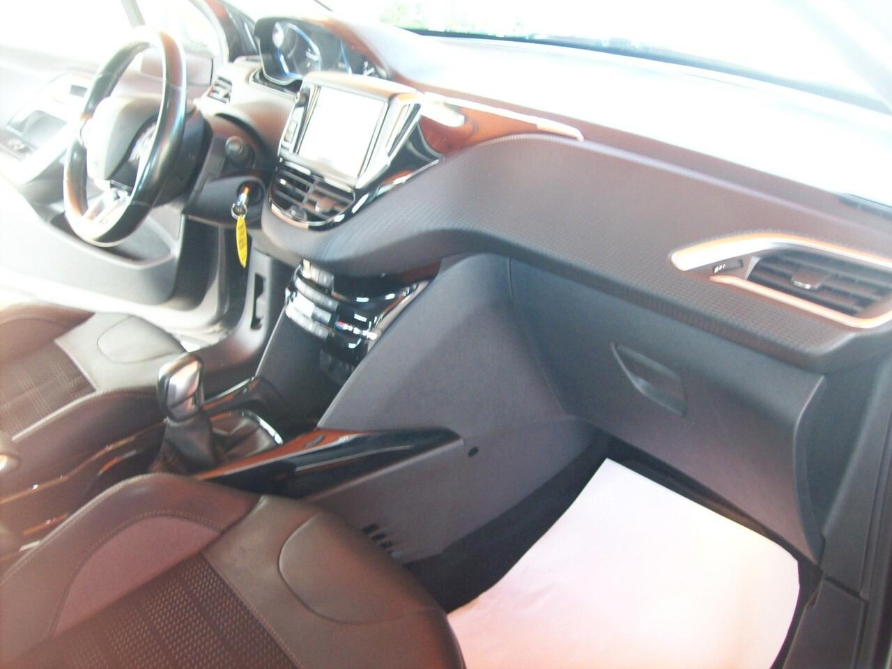 PEUGEOT 2008 1.6 HDI CV.100 Allure "2015"