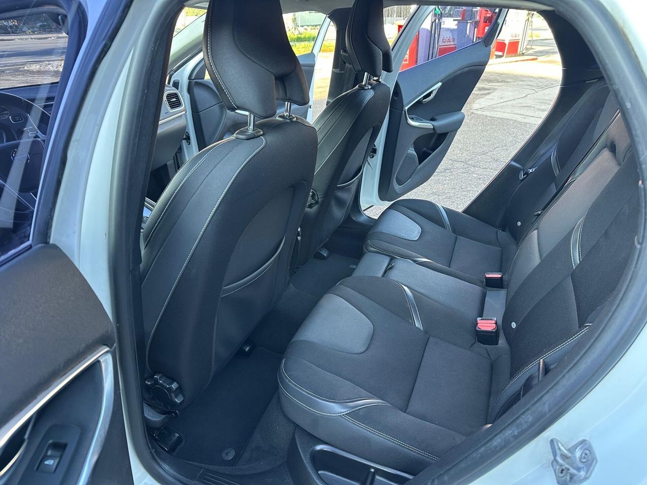 Volvo V40 D2 1.6 Geartronic r-design 2015