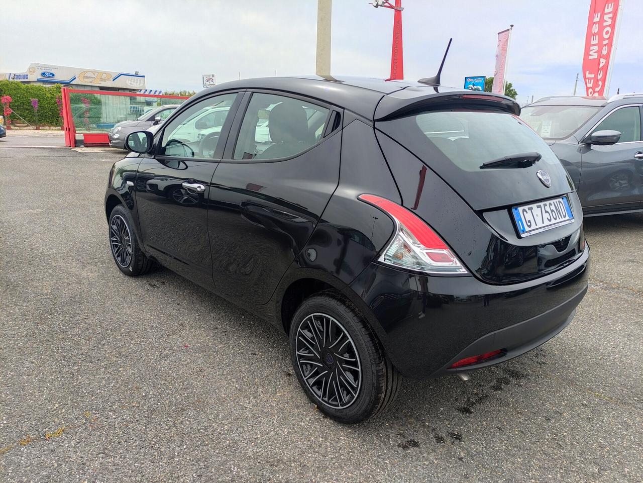 Lancia Ypsilon 1.0 FireFly 5 porte S&S Hybryd Gold