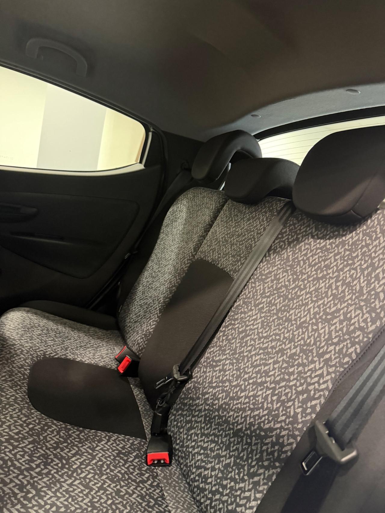 Lancia Ypsilon Elefantino Blu Gpl casa madre