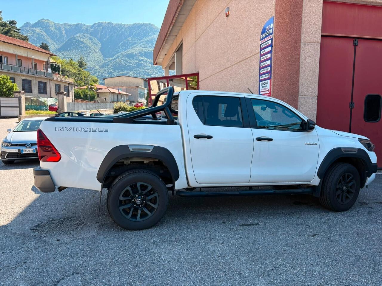 Toyota Hilux 2.4 D-4D A/T 4WD 4 porte Double Cab Invincible