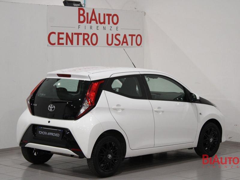 Toyota Aygo Aygo 5p 1.0 x-play m-mt 72cv
