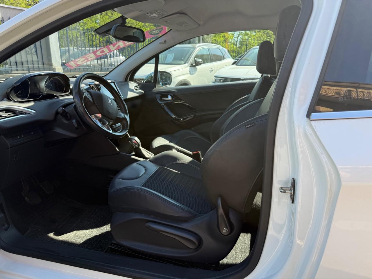 Peugeot 208 1.6 e-HDi 92 CV Stop&Start 3 porte Allure