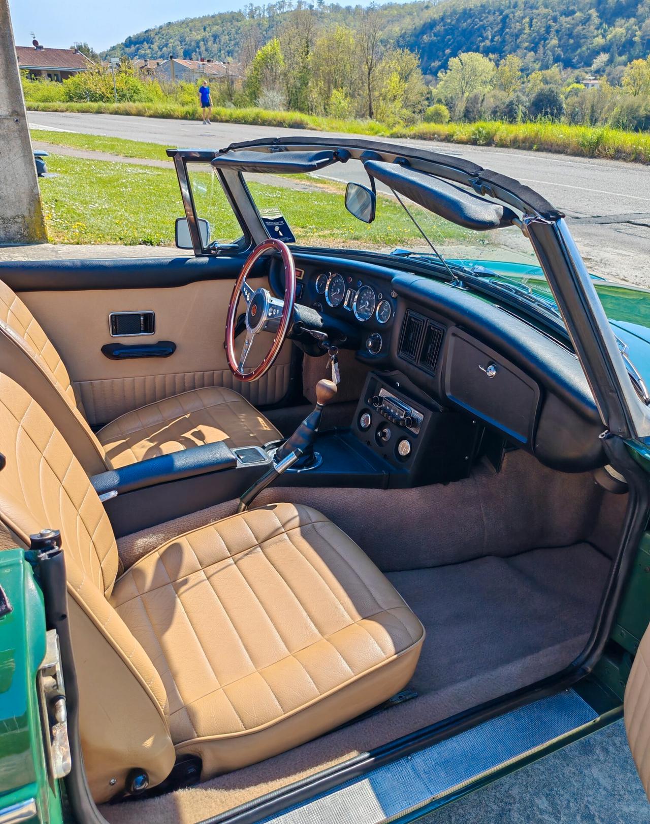 MG B Roadster (RESTAURO TOTALE)