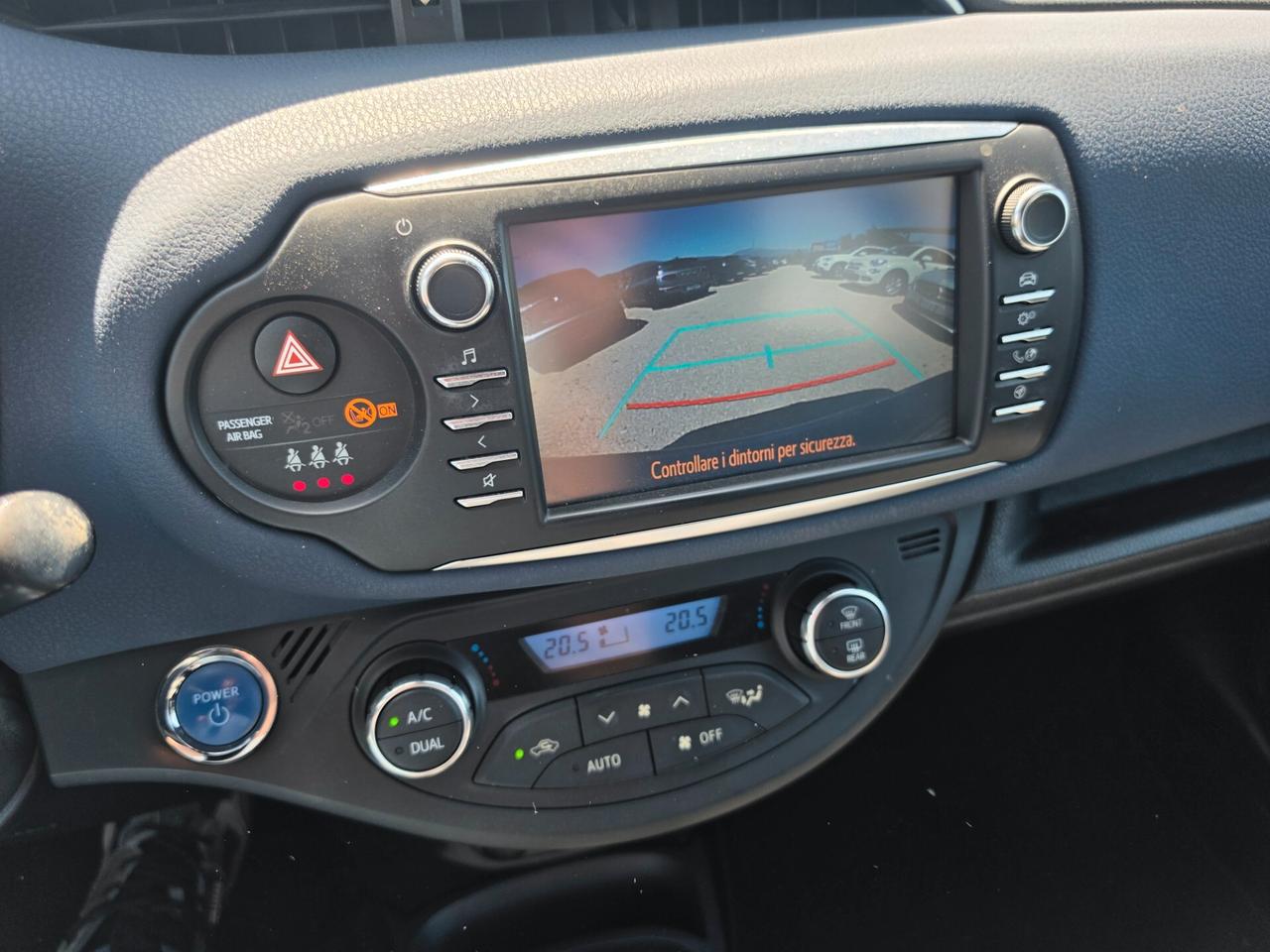 Toyota Yaris Hybrid 1.5 101cv ok neopatentati