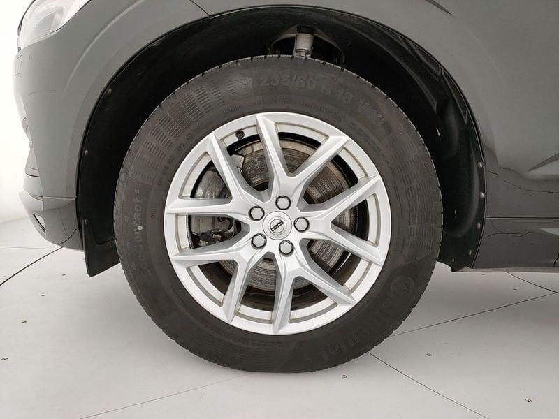 Volvo XC60 XC60 2.0 b4 Momentum Pro awd auto