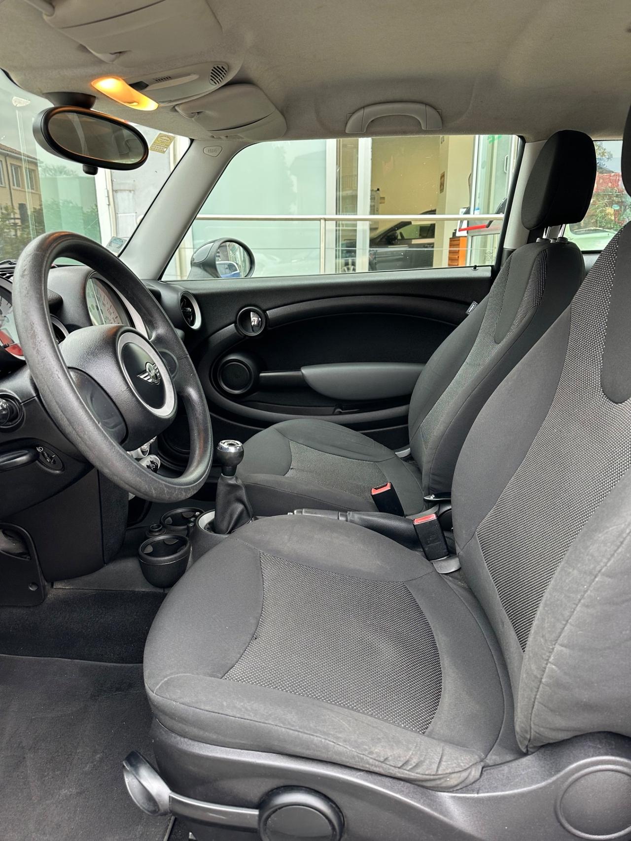 Mini 1.6 16V Cooper One (55kW)