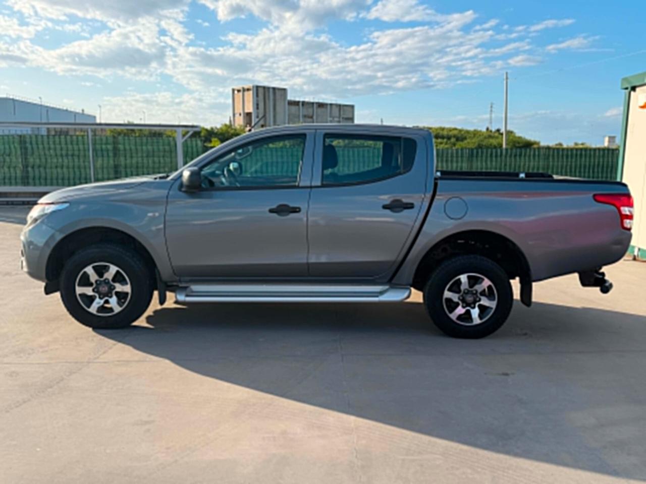 Mitsubishi L200 2.4 DI-D/154CV Club Cab Invite Plus