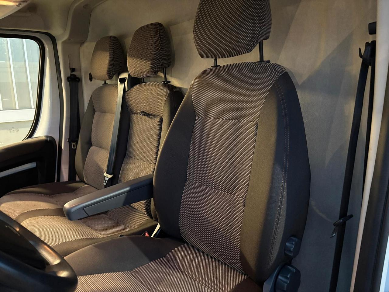 PEUGEOT BOXER FURGONE 3 POSTI DIESEL 2.2 IVA ESPOSTA