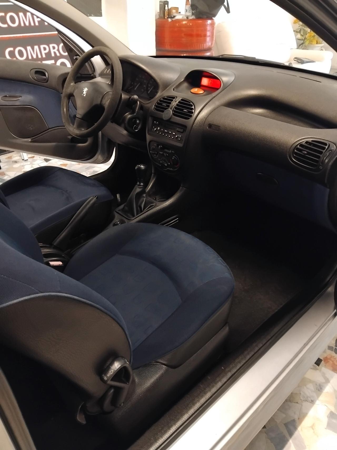 Peugeot 206 1.1 3p. XR