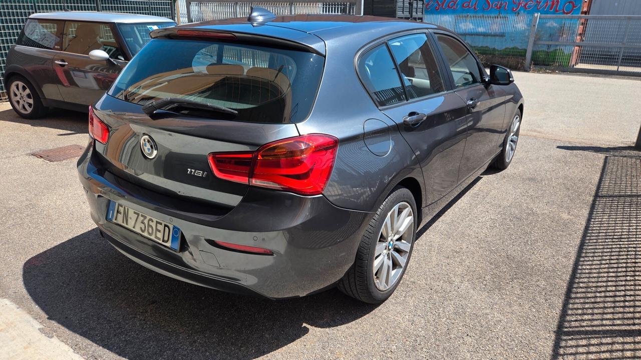 Bmw 118 118i 5p. Sport neo patentati unico proprietario