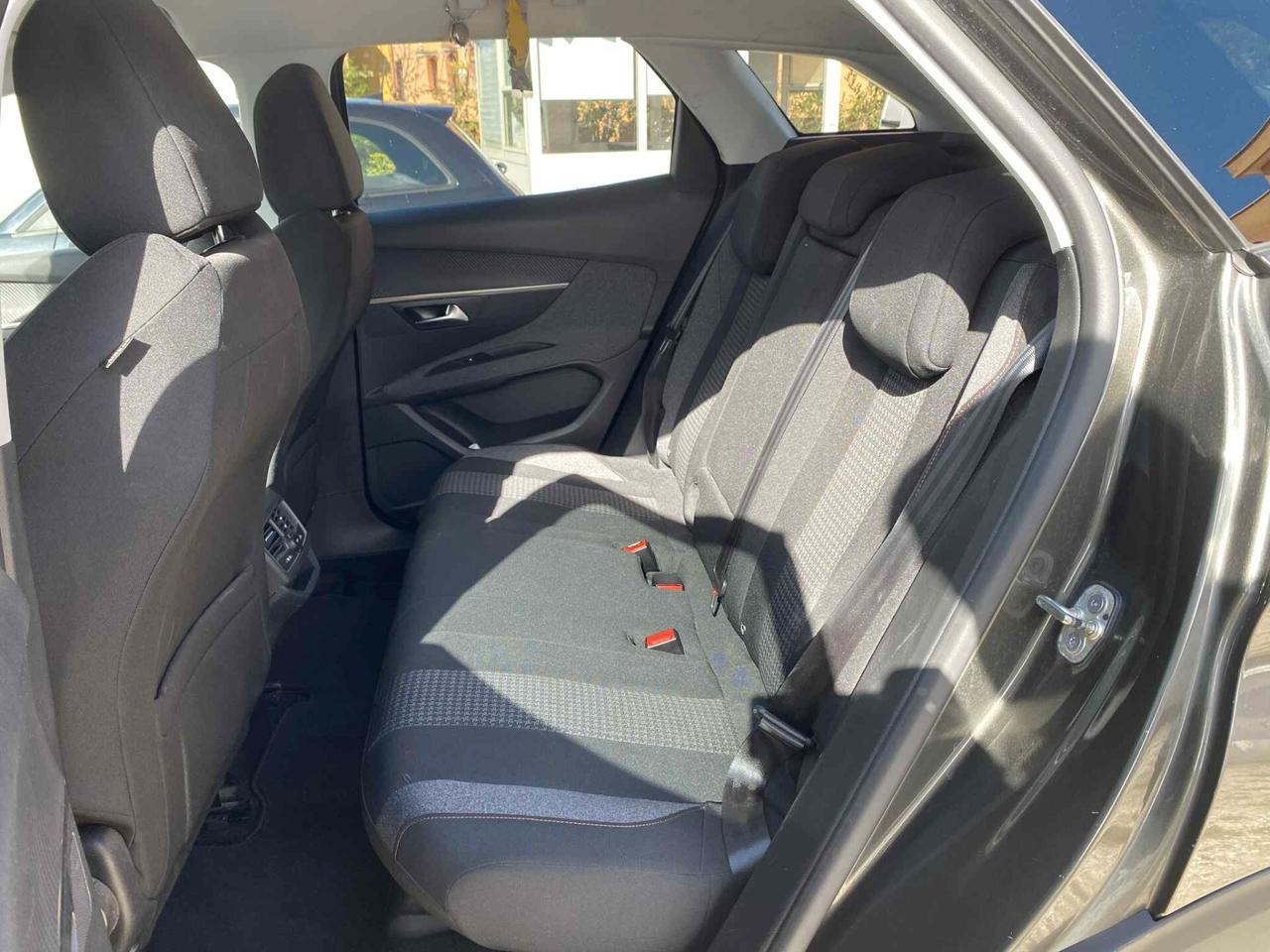 PEUGEOT 3008 1.5 131cv Automa. Allure 