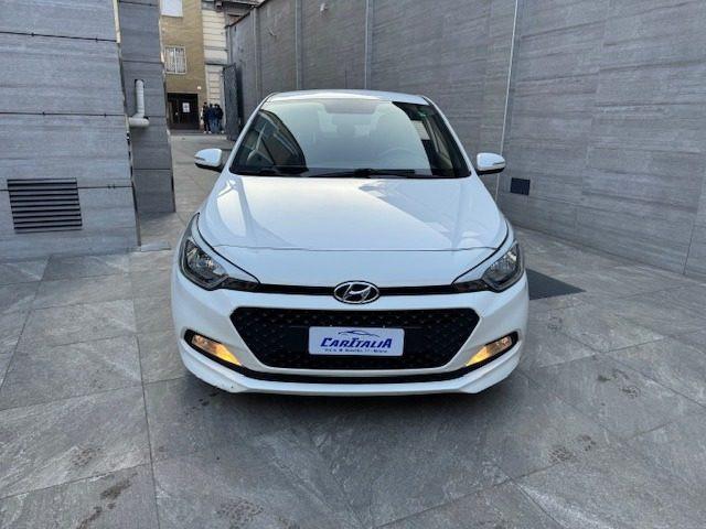 HYUNDAI i20 1.2 84 CV 5 porte Blackline