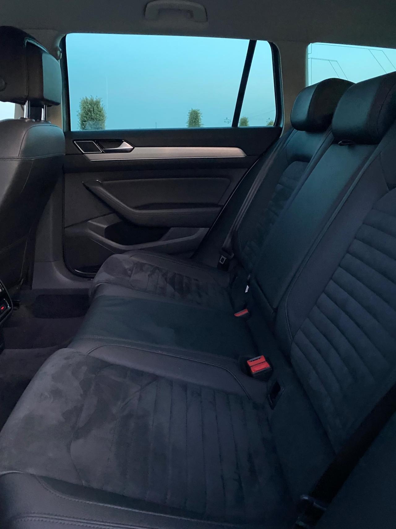 Volkswagen Passat Variant 2.0 TDI DSG Highline BlueMotion Technology