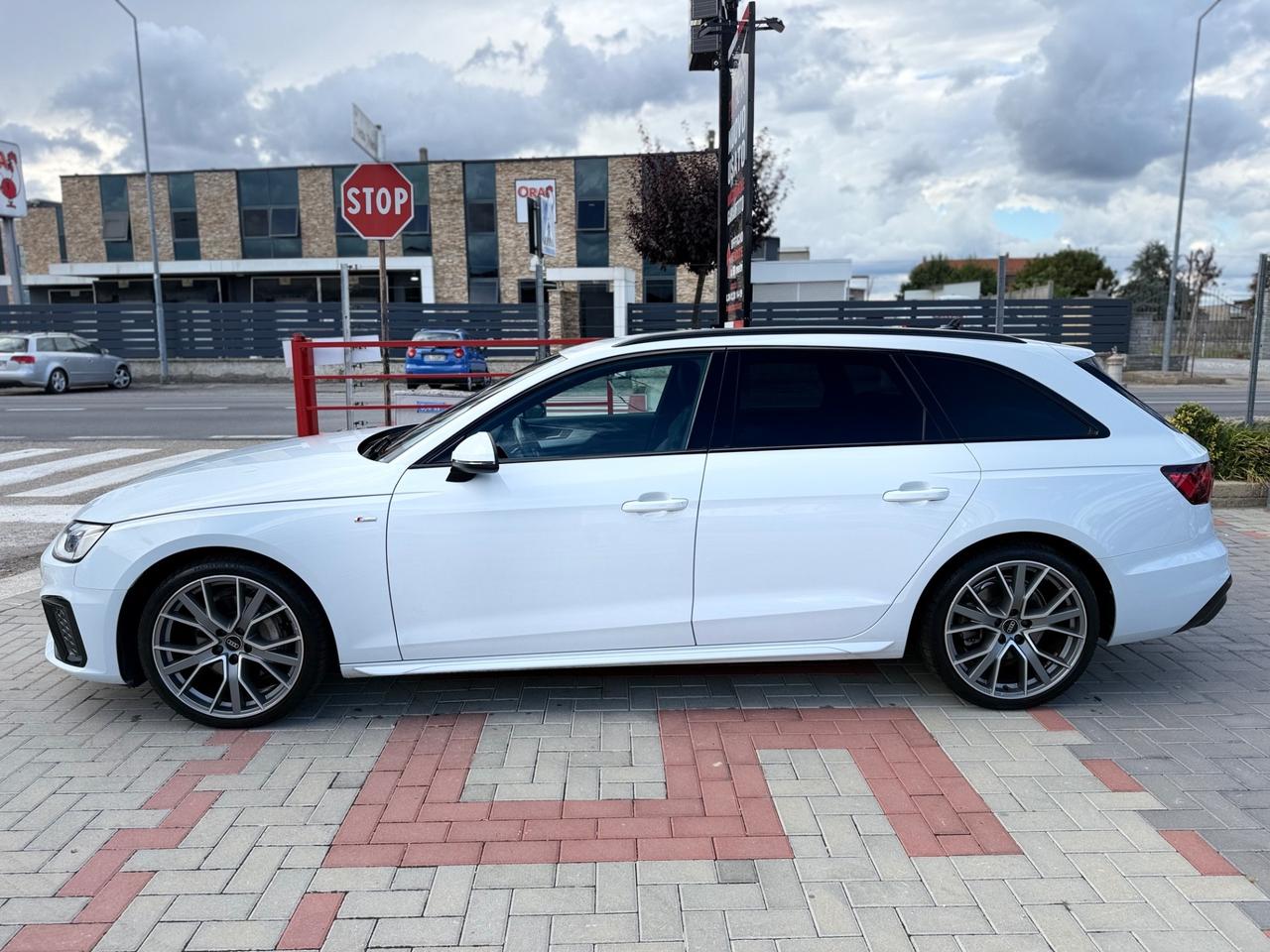 Audi A4 Avant 40 TDI quattro S tronic line edition