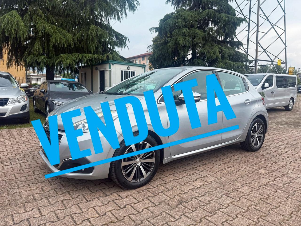 Peugeot 208 PureTech Turbo 110 EAT6 S&S 5 porte AUTOMATICA OK NEOPATENTATI