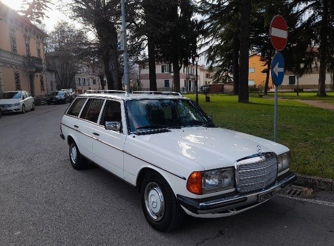 MERCEDES 200 T