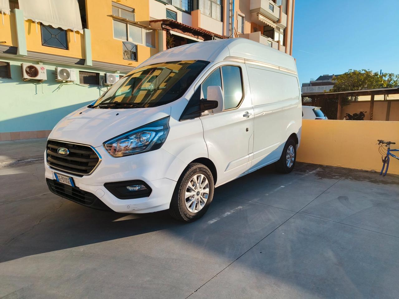 Ford Transit Custom L1H2 125cv Diesel