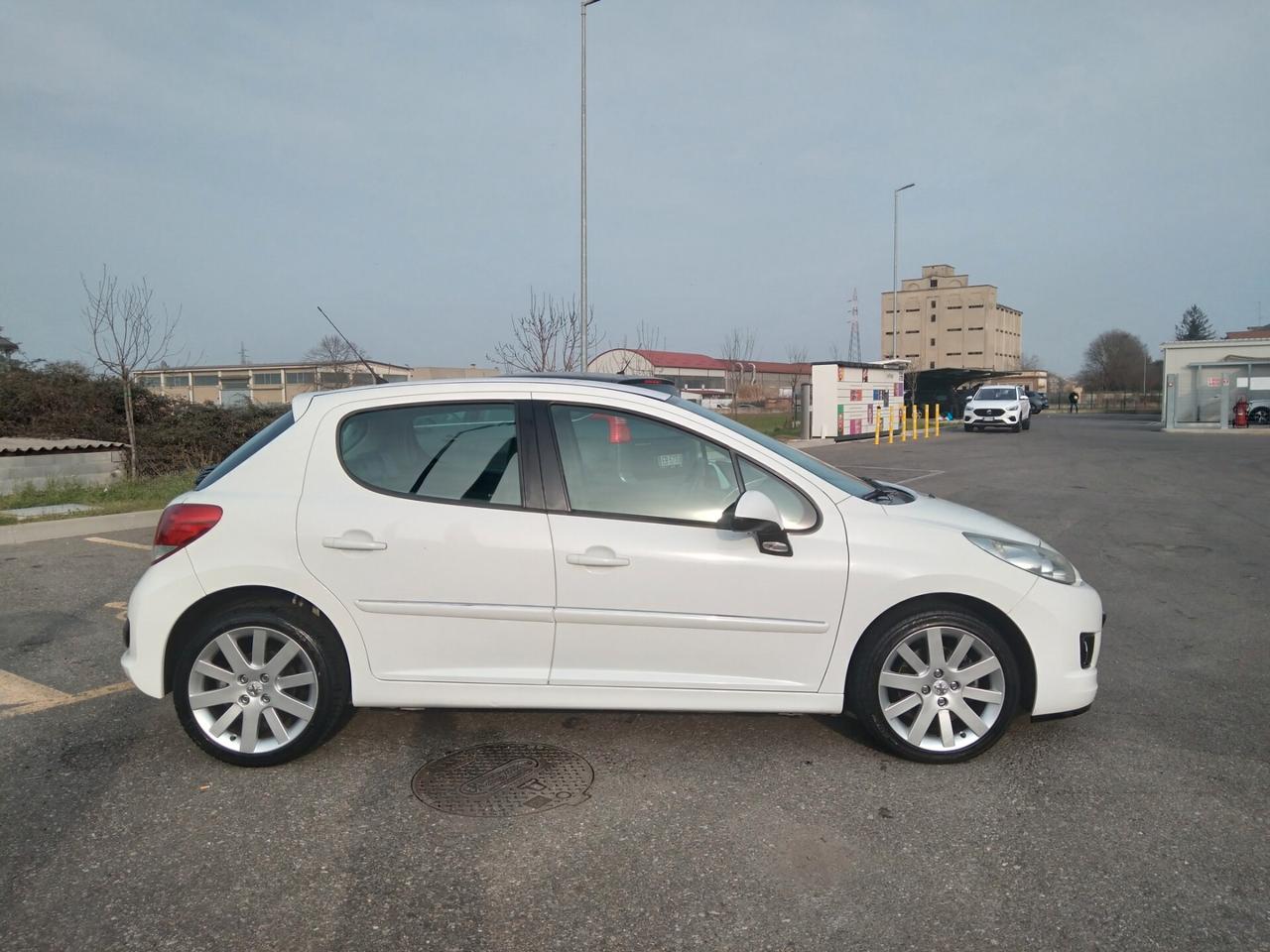 Peugeot 207 1.6 turbo 156CV 6marce 5p. Allure