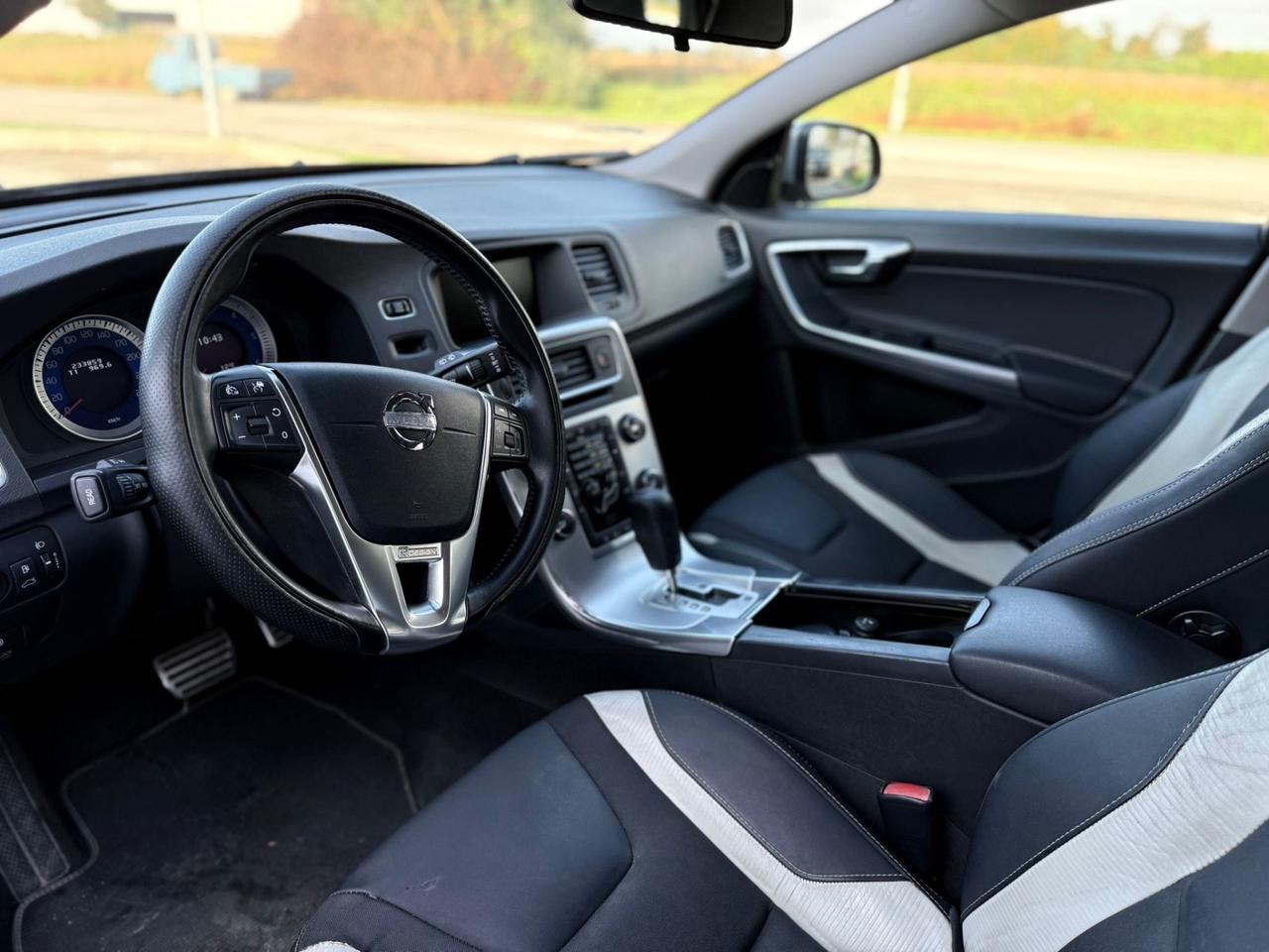 Volvo V60 D5 Geartronic R-design