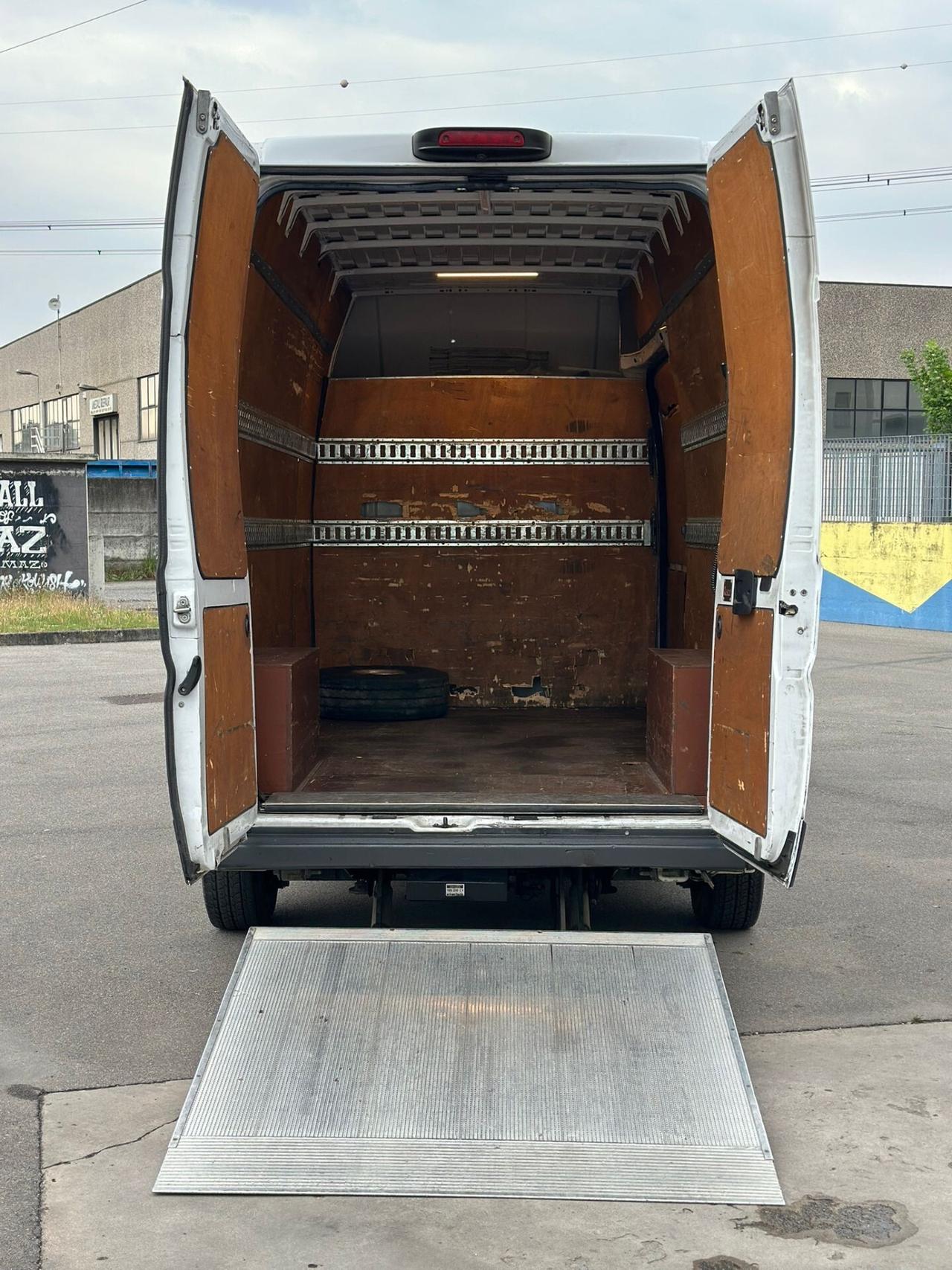 Fiat ducato con pedana caricatrice